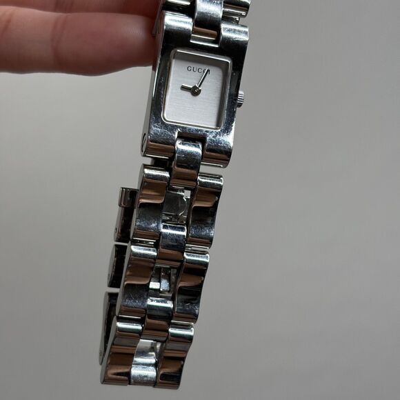 Gucci 2305L Quartz Silver Square Watch - Picture 8 of 9